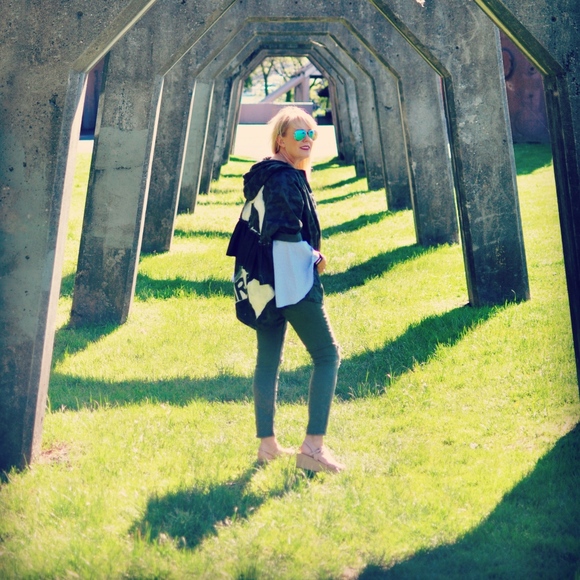 Meet your Posher, Lisa - Picture 3 of 8